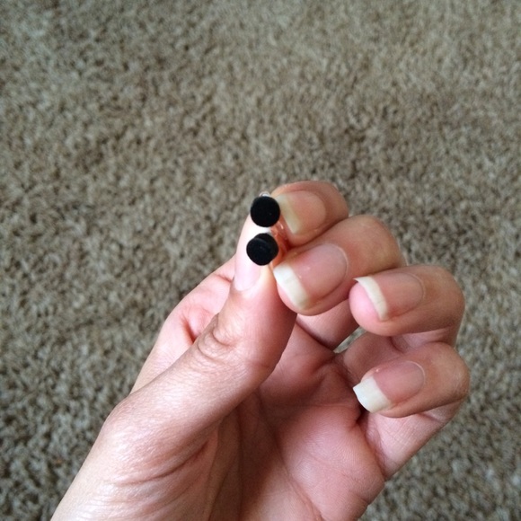 Black/brown invisible clip on earring - Picture 2 of 7